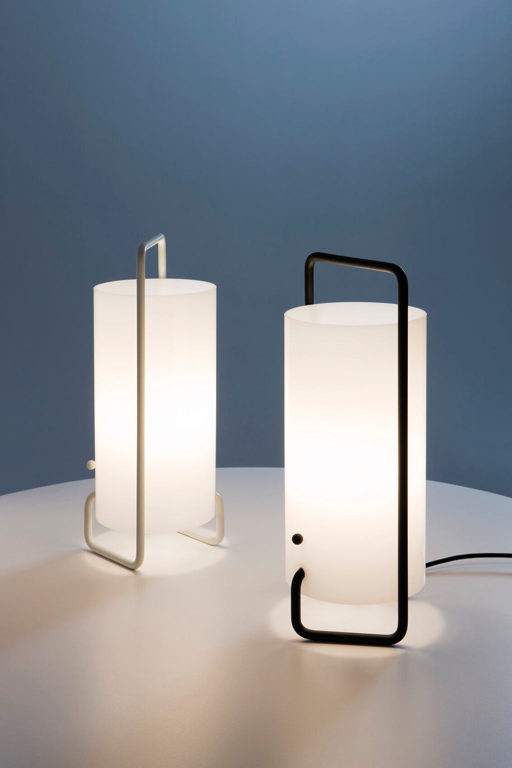 SANTA & COLE - Asa Table Lamp | Miguel Milá - Tempo