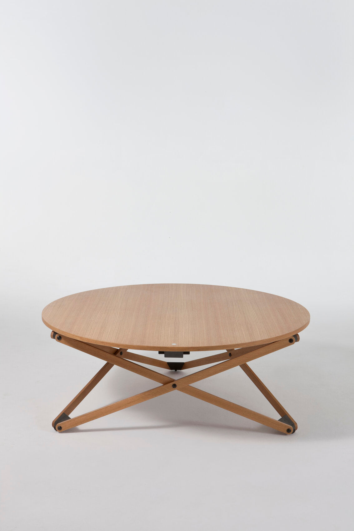 Subeybaja Oak Tables in Natural or Black - Tempo