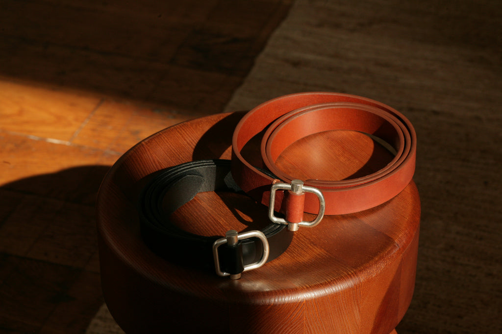 École de Pensée - Engineered Slide Buckle Volanato Leather Belt in Light Brown - Tempo