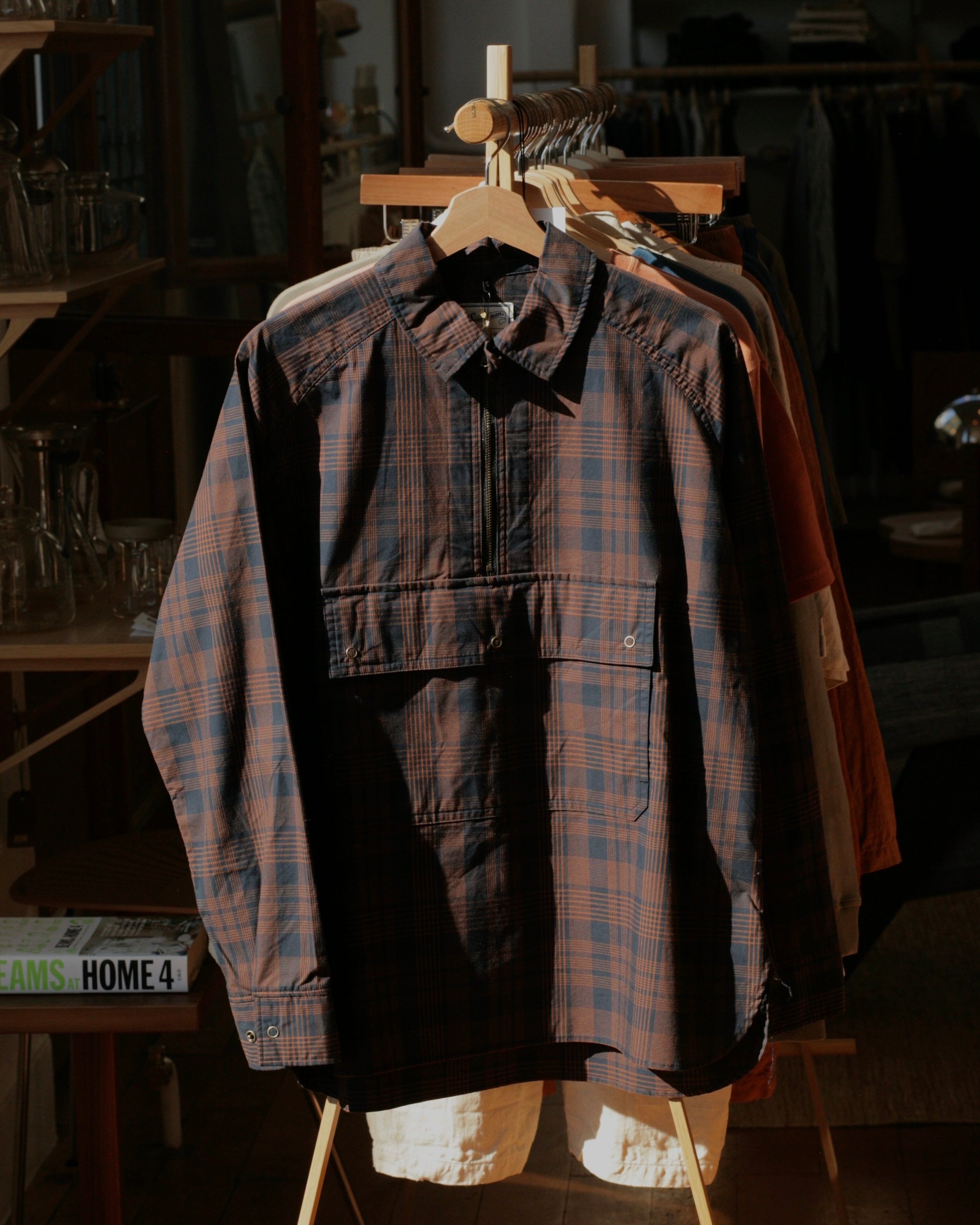 soundman - Jackson High Density Cotton Anorak Shirt in Navy x Brown - Tempo