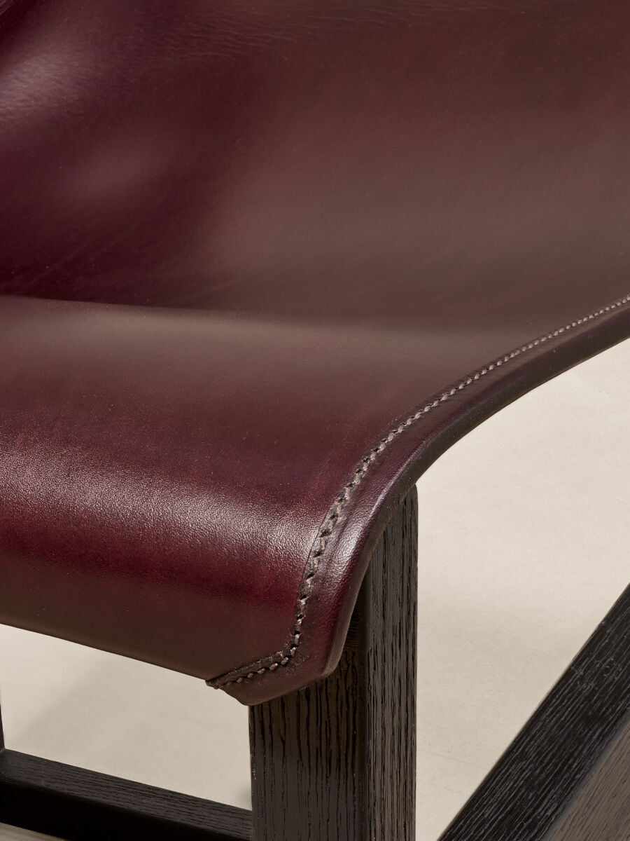 PHANTOM HANDS - Saddle Chair Burgundy - Tempo