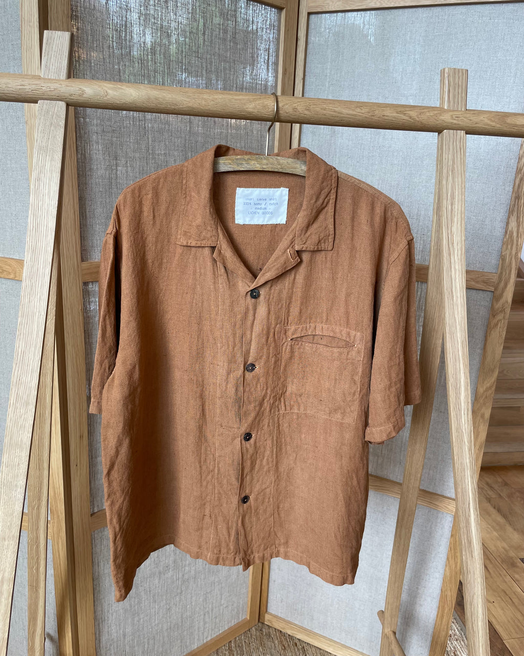 LICHEN GOODS FOR TEMPO - Cutch Hand-Dyed Hemp Short-Sleeve Shirt - Tempo
