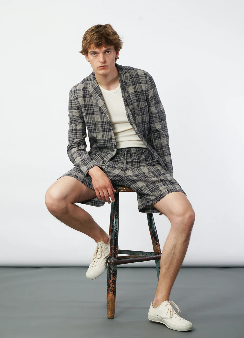 HANSEN - Yann Drawstring Shorts in Cotton Linen Navy Ecru Check - Tempo
