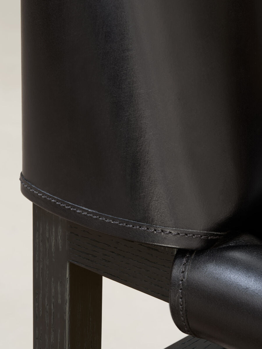 PHANTOM HANDS - Saddle Chair Black - Tempo
