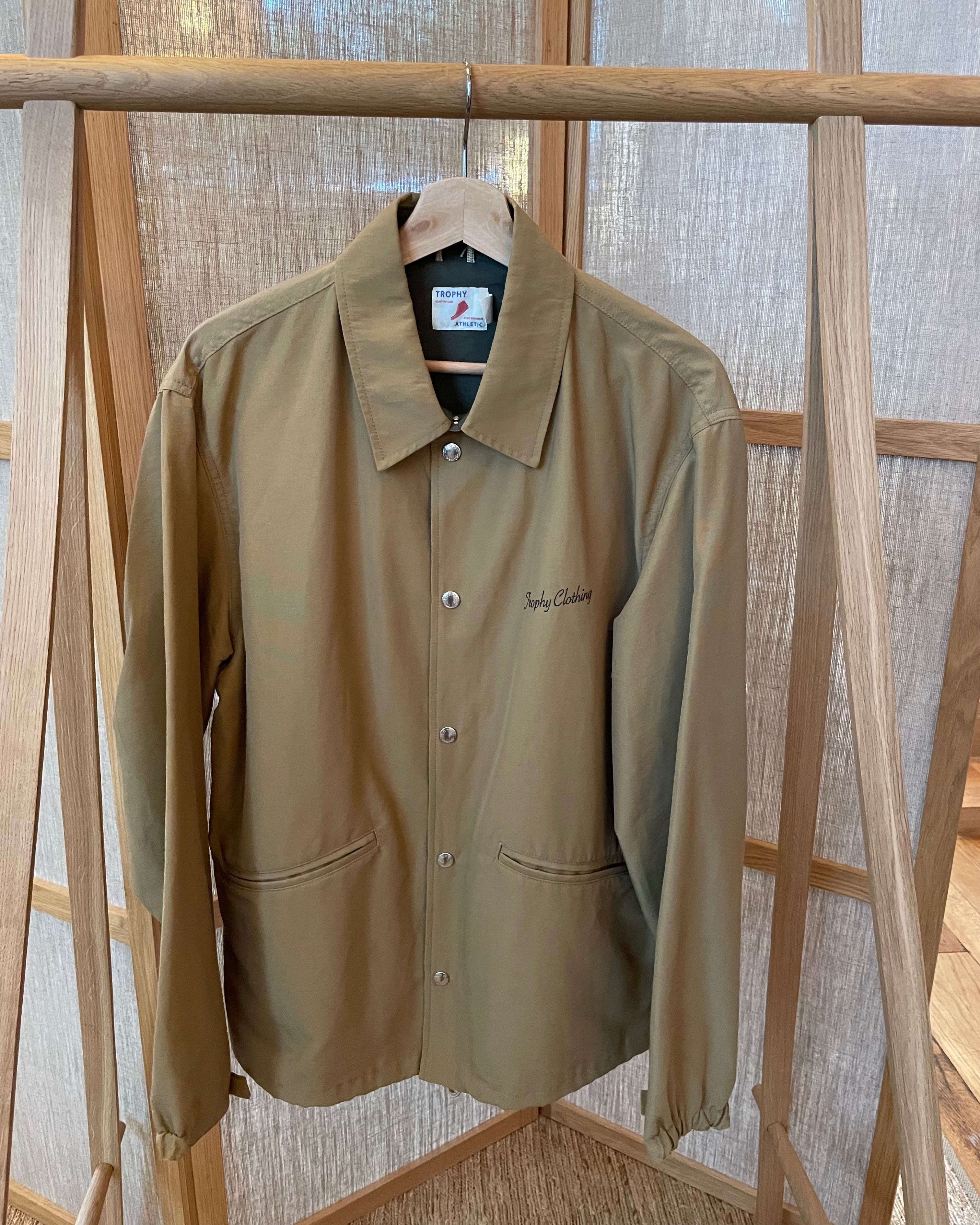 trophy clothing - Classic Logo Warm Up Jacket in Beige - Tempo