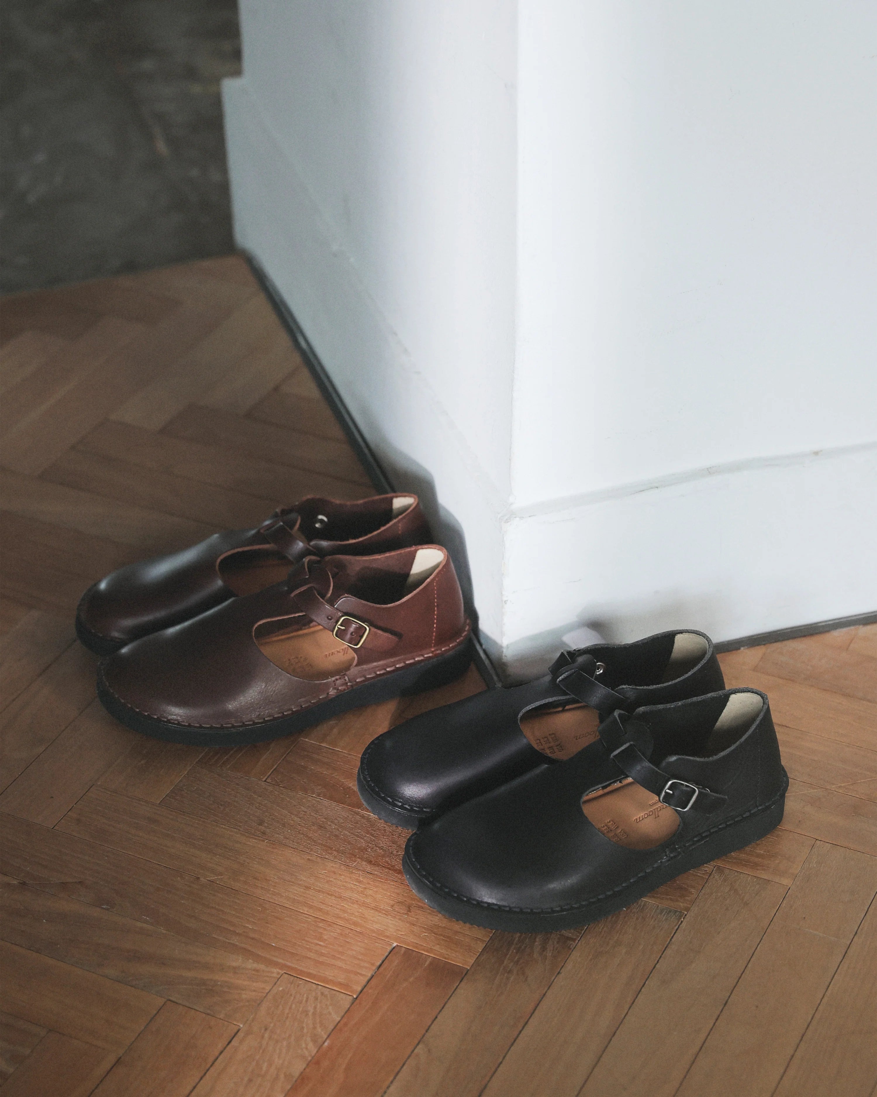 ORGANIC HANDLOOM - Pre-Order: Guna in Oiled Pull-Up Leather - Black - Tempo