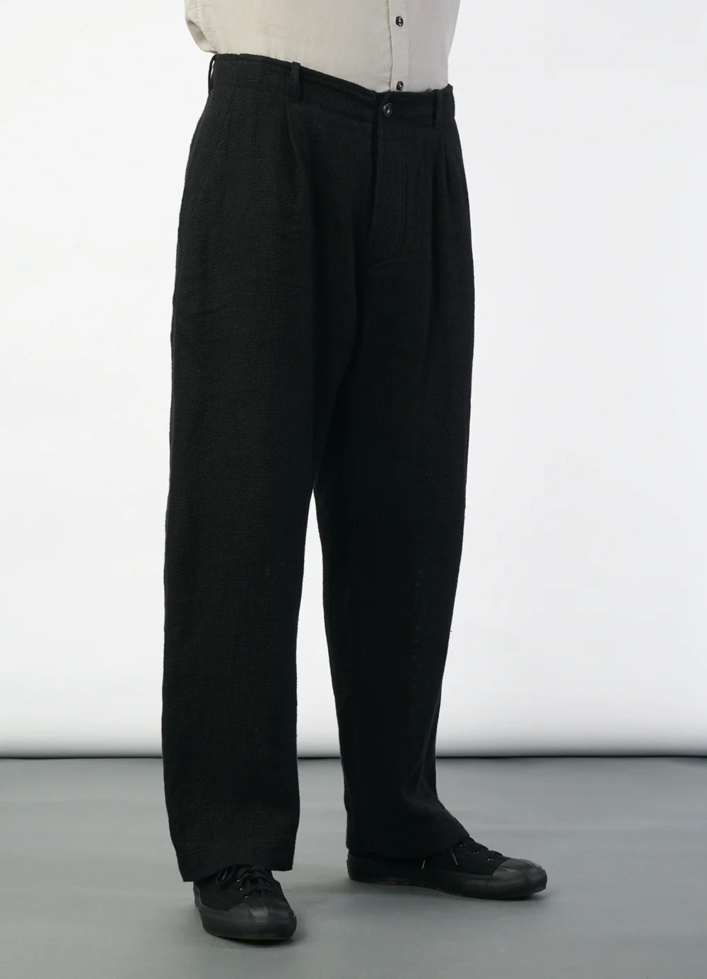 HANSEN - Bobby Wide Pleated Trousers in Linen Cotton Black Gauze - Tempo
