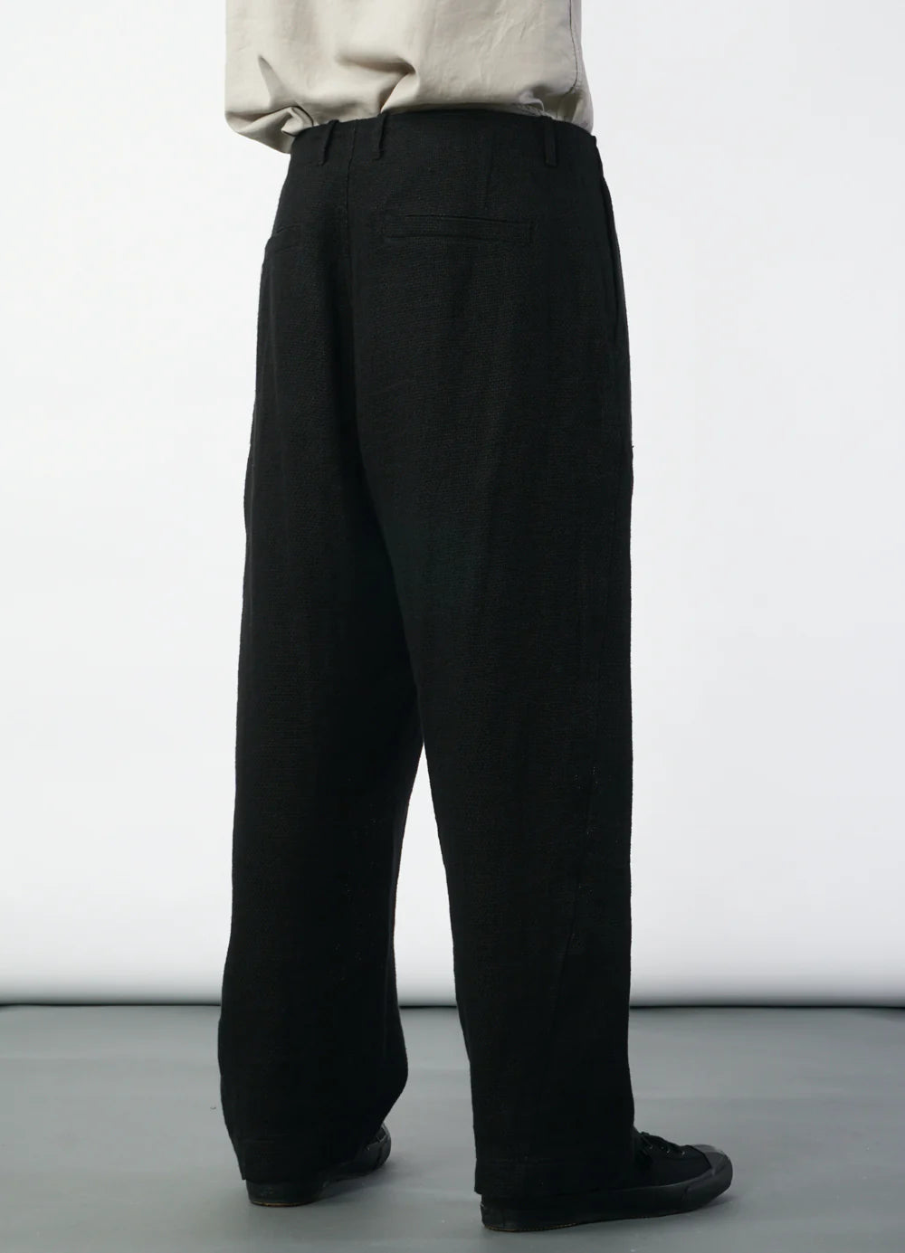 HANSEN - Bobby Wide Pleated Trousers in Linen Cotton Black Gauze - Tempo