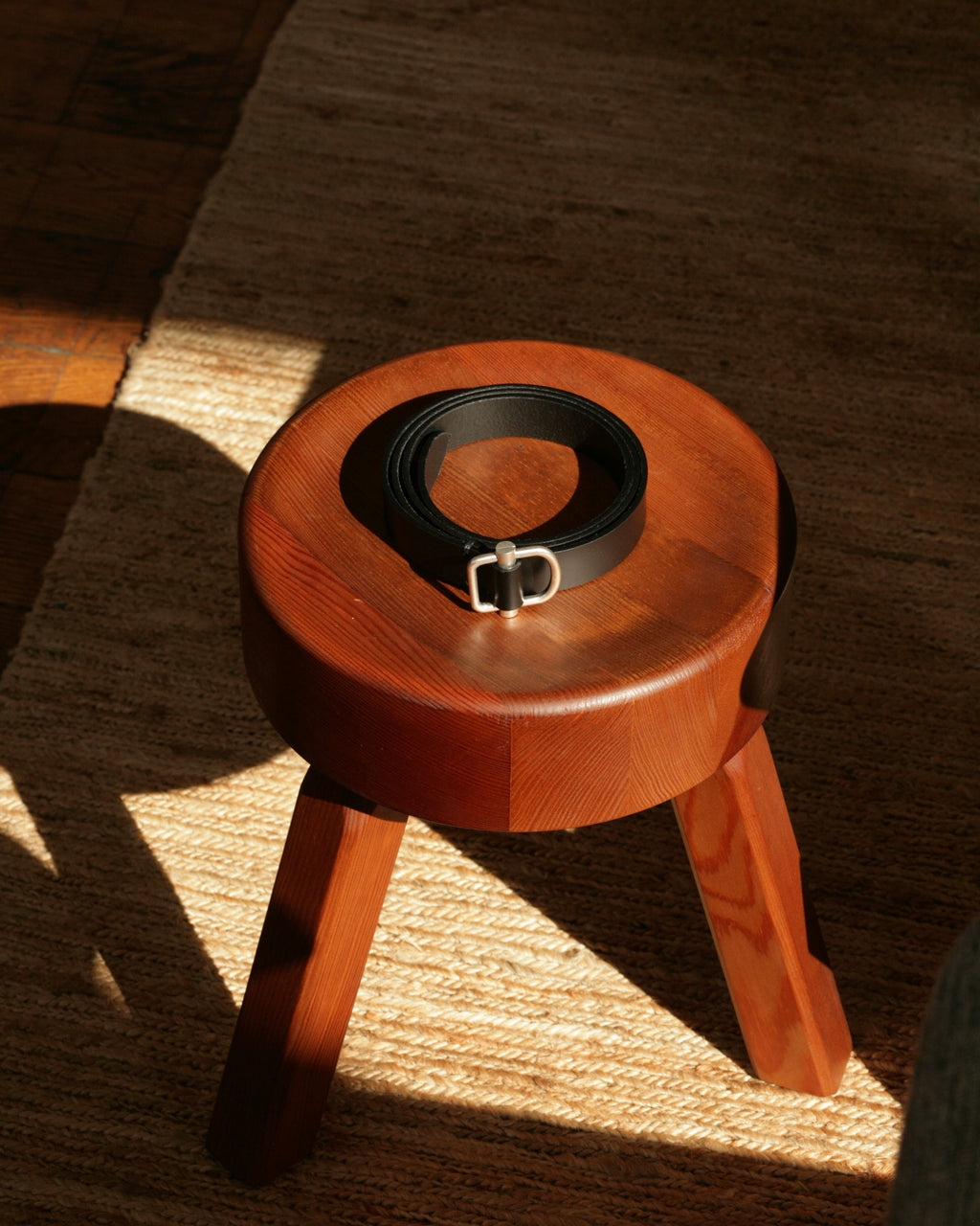 École de Pensée - Engineered Slide Buckle Volanato Leather Belt in Black - Tempo