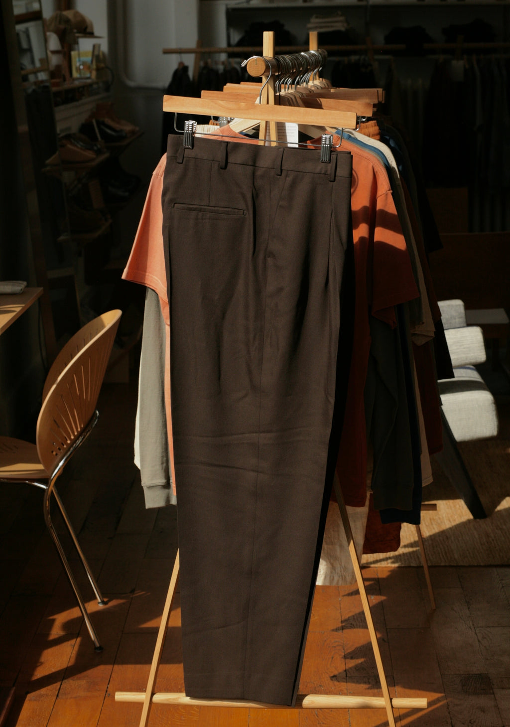École de Pensée - Wool Parachute Tapered Trousers in Chocolate - Tempo