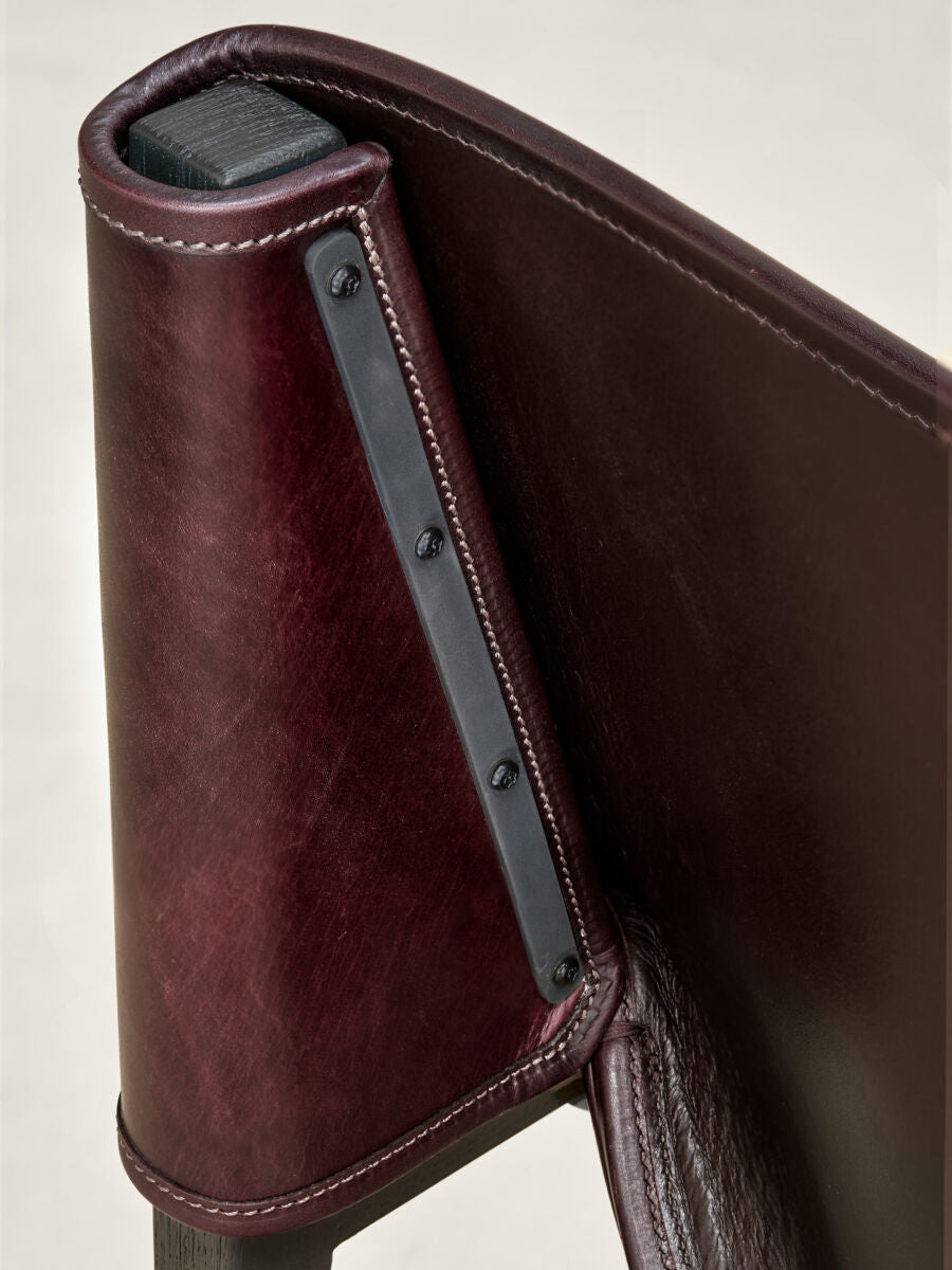 PHANTOM HANDS - Saddle Chair Burgundy - Tempo