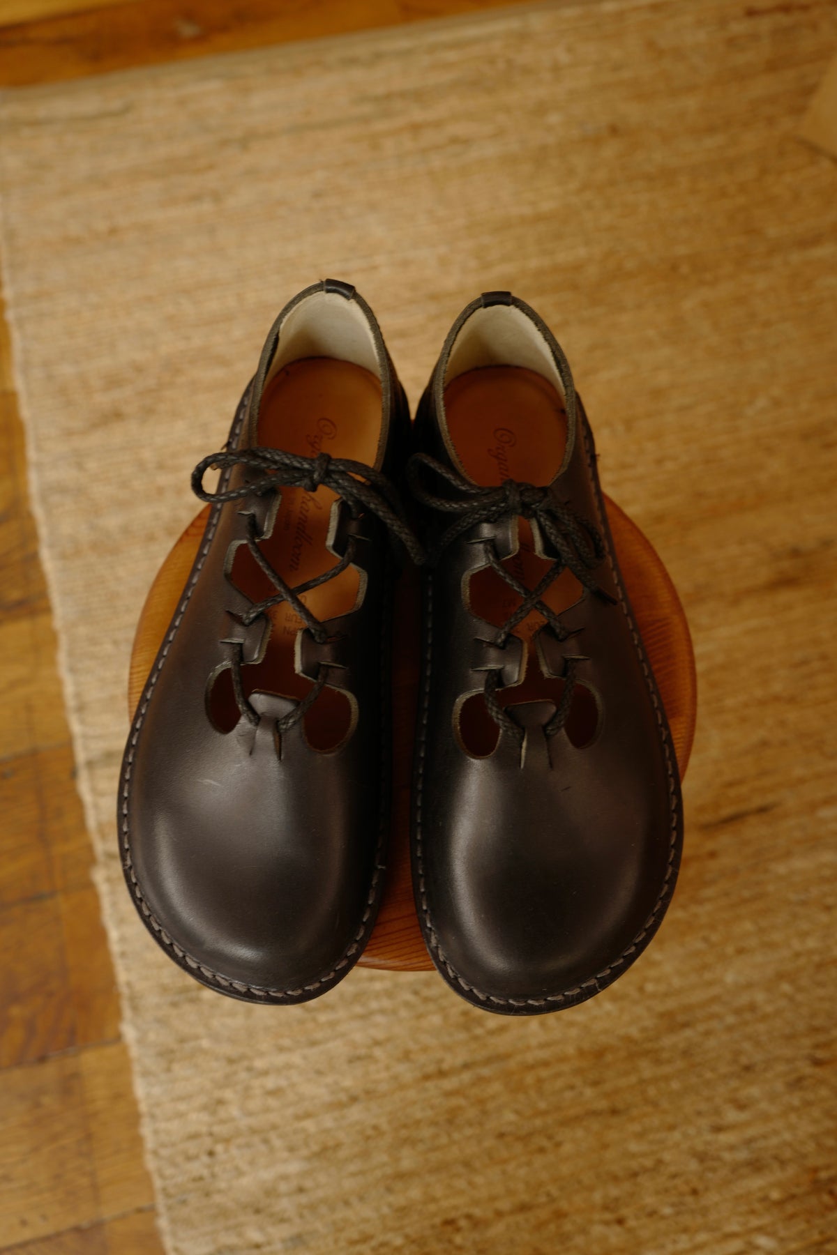 Coalport in Oiled Pull-Up Leather - Black