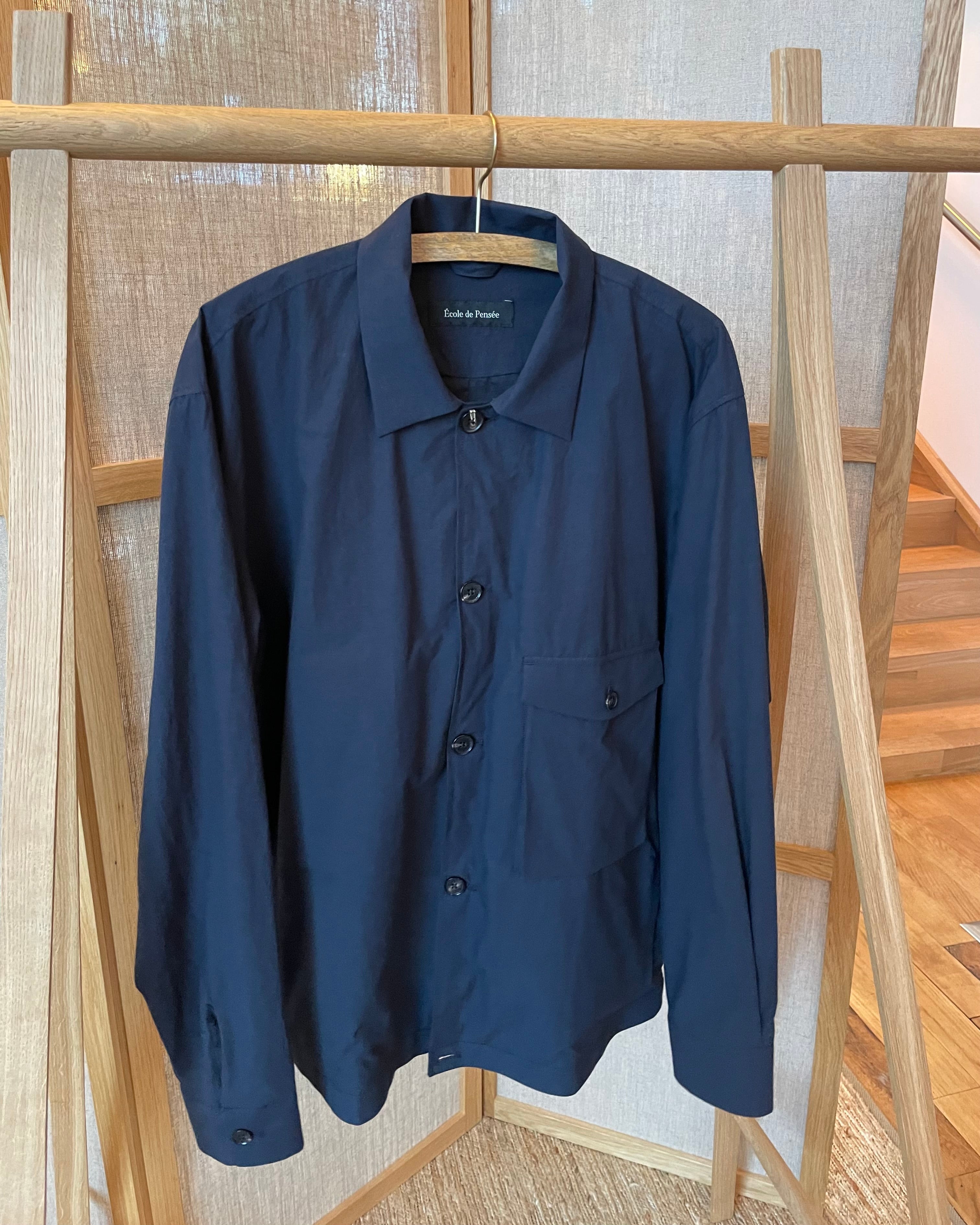 École de Pensée - Cotton Typewriter Poplin Blouson | Navy - Tempo