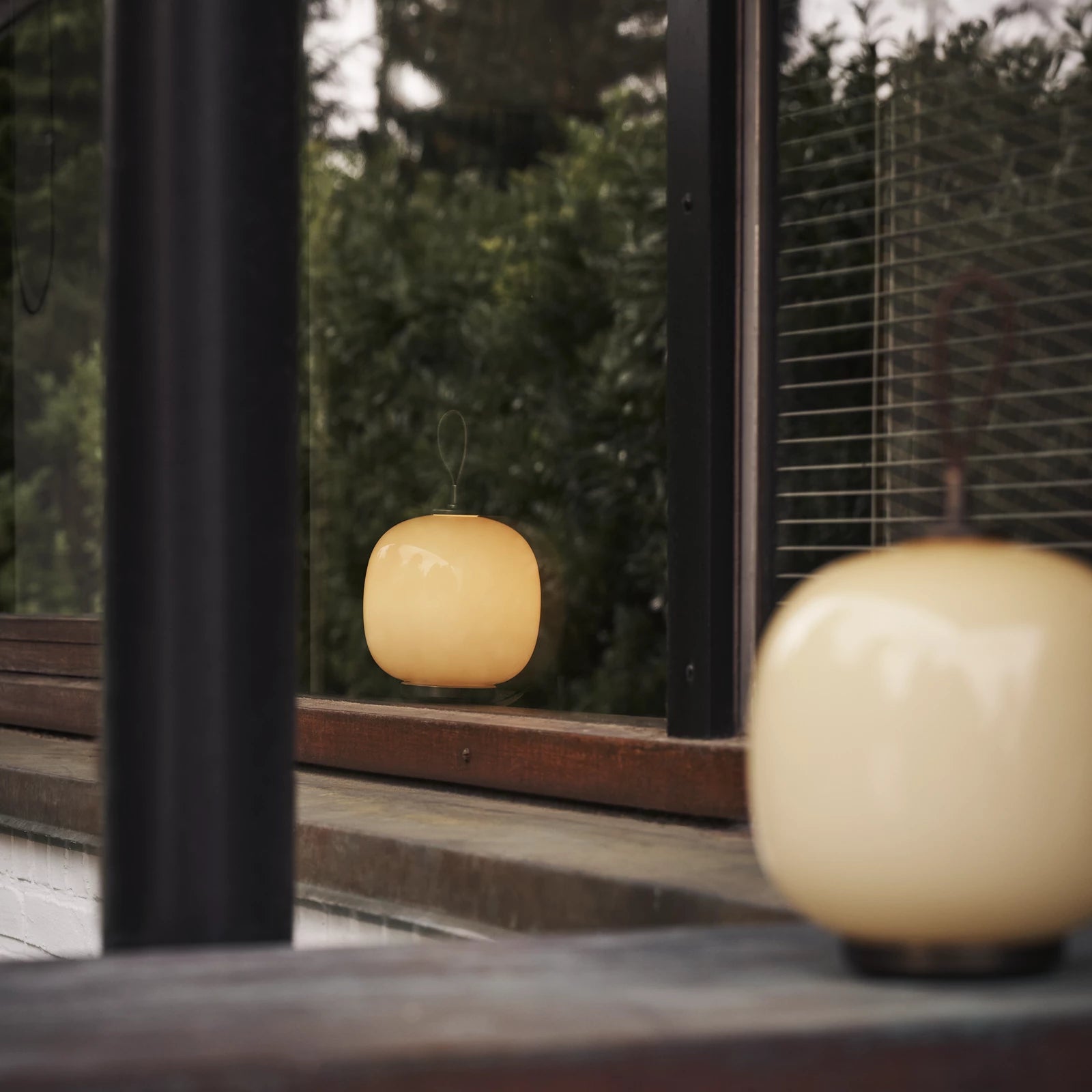 LOUIS POULSEN - NEW - VL 45 RADIOHUS PORTABLE LAMP - BRASS / PALE YELLOW GLASS - Tempo