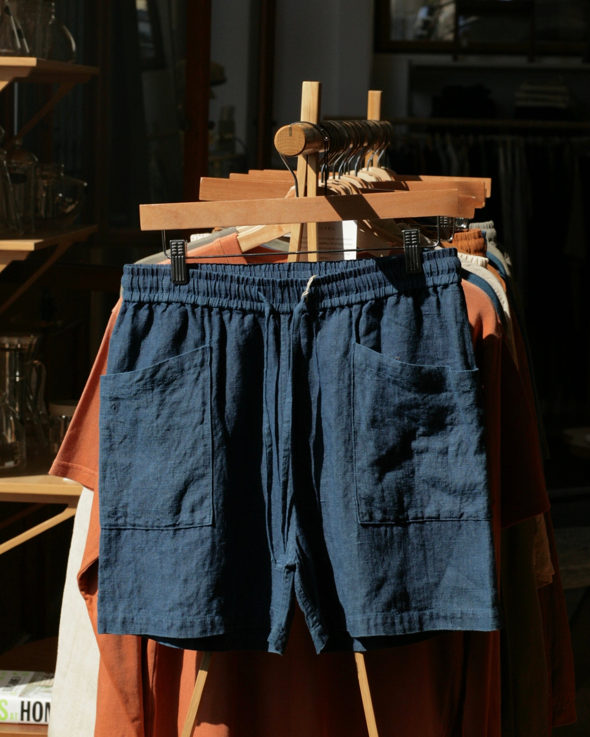 Handgefärbte Shorts aus Bio-Indigo-Hanf 