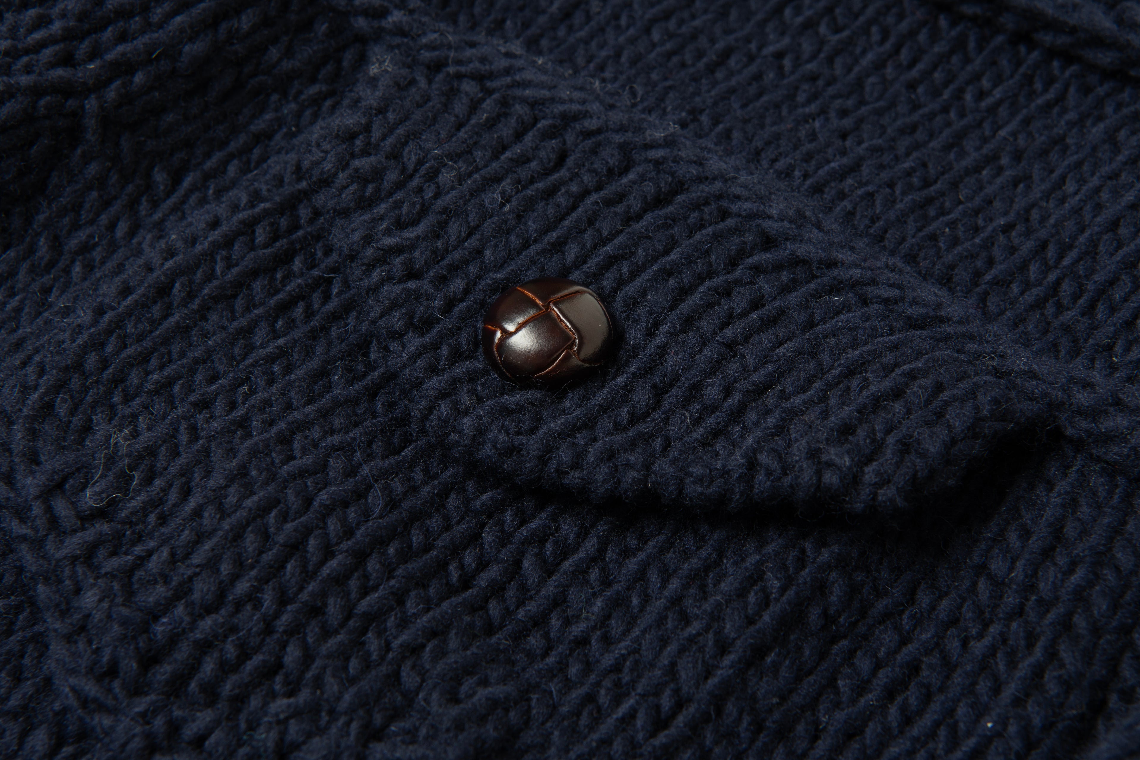 STUDIO D'ARTISAN - PRE-ORDER - PERUVIAN HAND-KNIT IN NAVY - Tempo