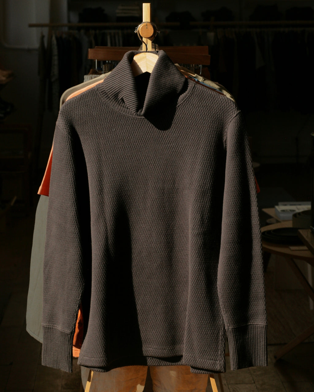 BELAFONTE - Ragtime Super Heavy Weight Thermal Turtle Neck Shirts in Overdyed Black - Tempo