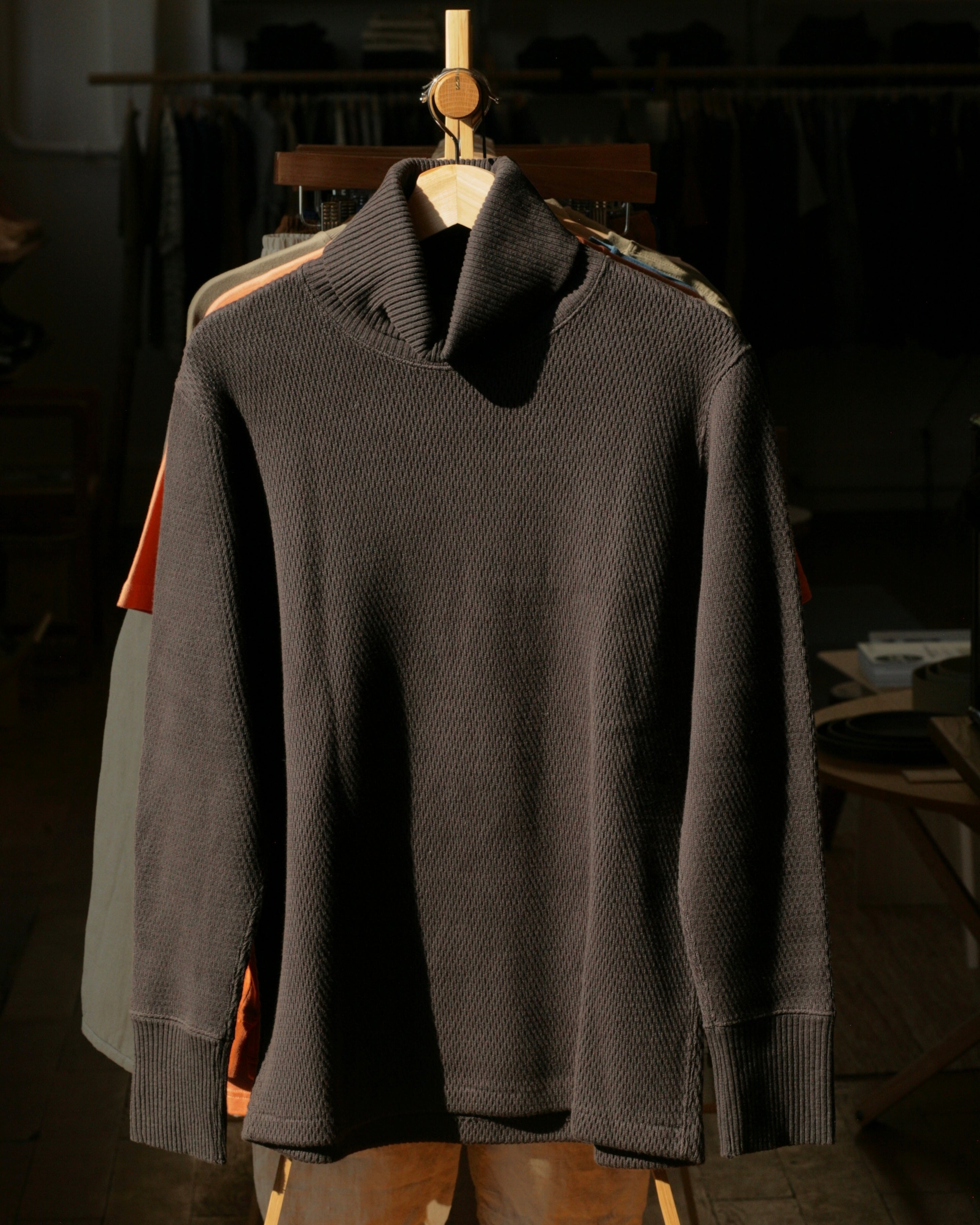 BELAFONTE - Ragtime Super Heavy Weight Thermal Turtle Neck Shirts in Overdyed Black - Tempo