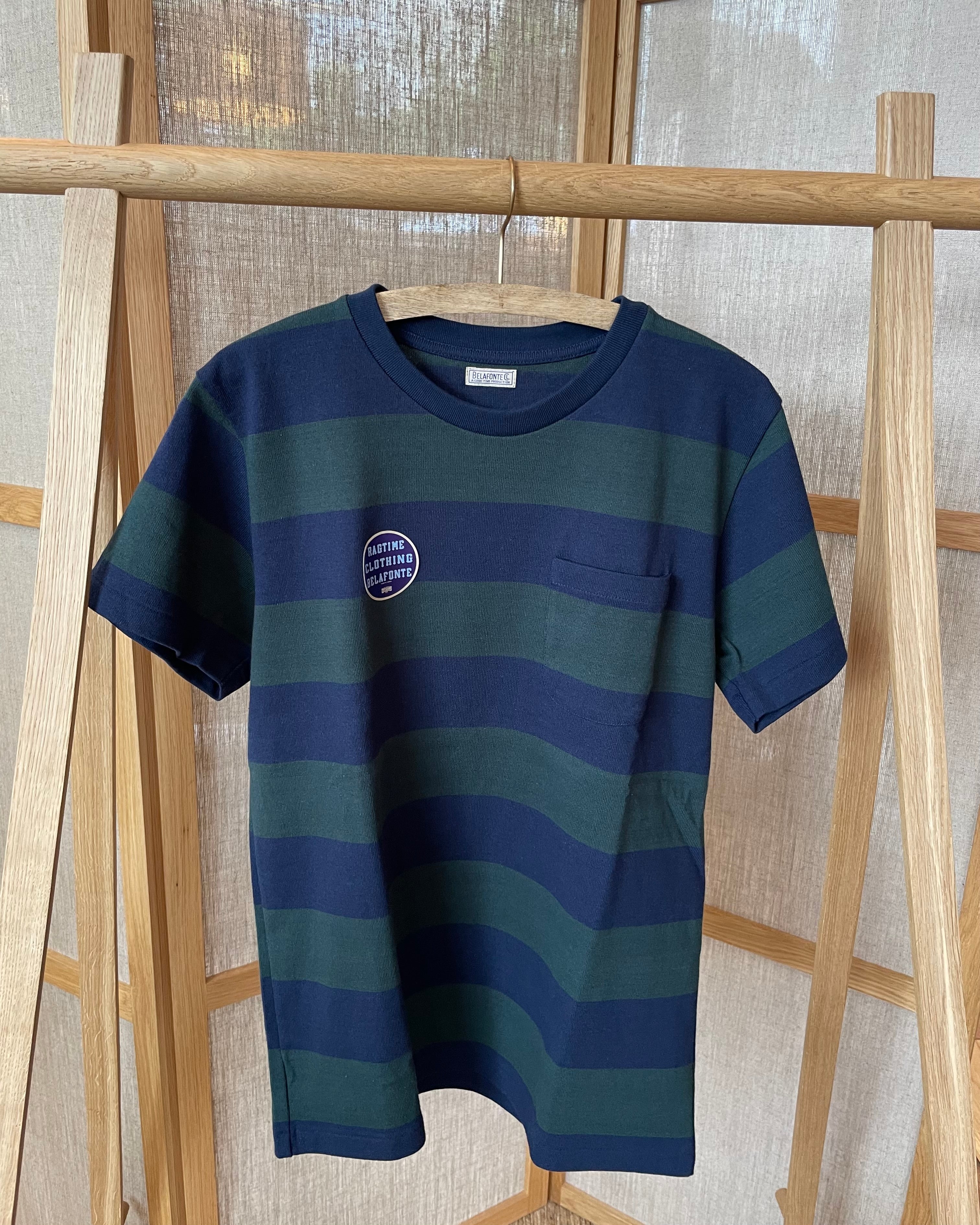 Ragtime Rugby-T-Shirt mit Bordüre und Tasche in Grün x Marineblau 