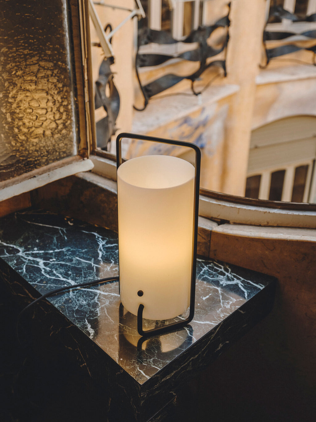 SANTA & COLE - Asa Table Lamp | Miguel Milá - Tempo