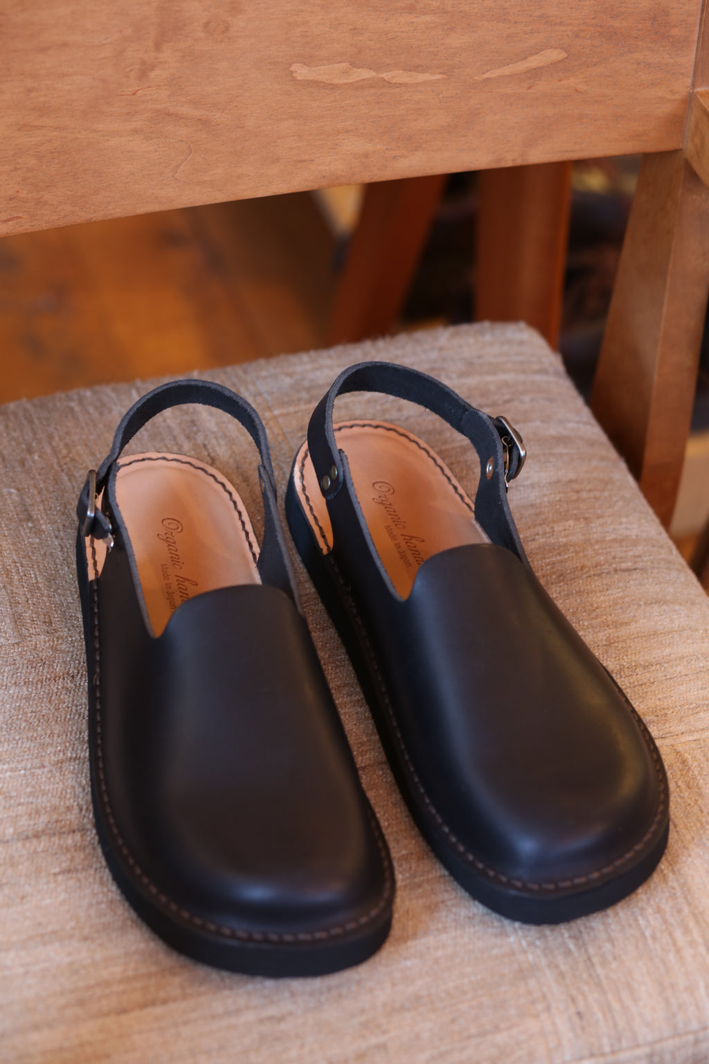 ORGANIC HANDLOOM - Meissen in Oiled Pull-Up Leather - Black - Tempo