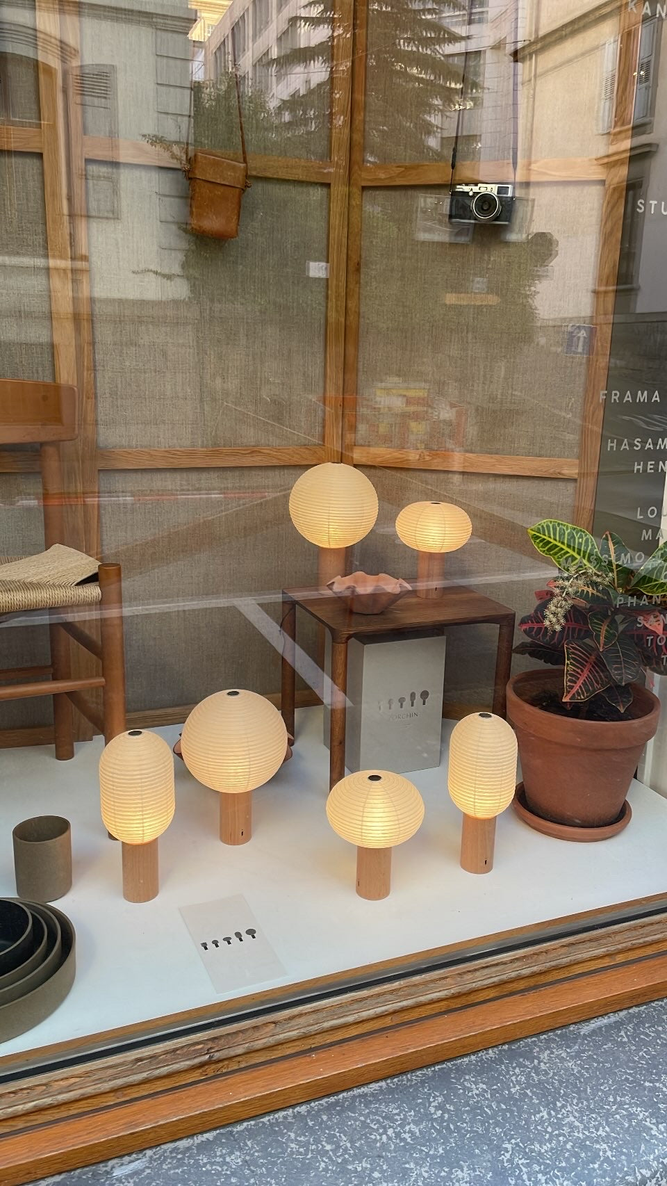 TORCHIN FOR TEMPO - Vertical Washi-Paper Battery Torch Lamp with Ash Wood Base - Tempo