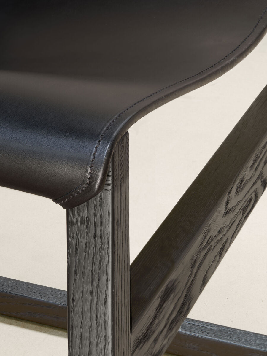 PHANTOM HANDS - Saddle Chair Black - Tempo