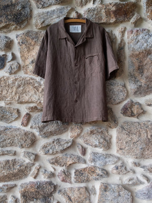 Chemise à manches courtes en chanvre teint à la main Cutch &amp; Iron marron chocolat