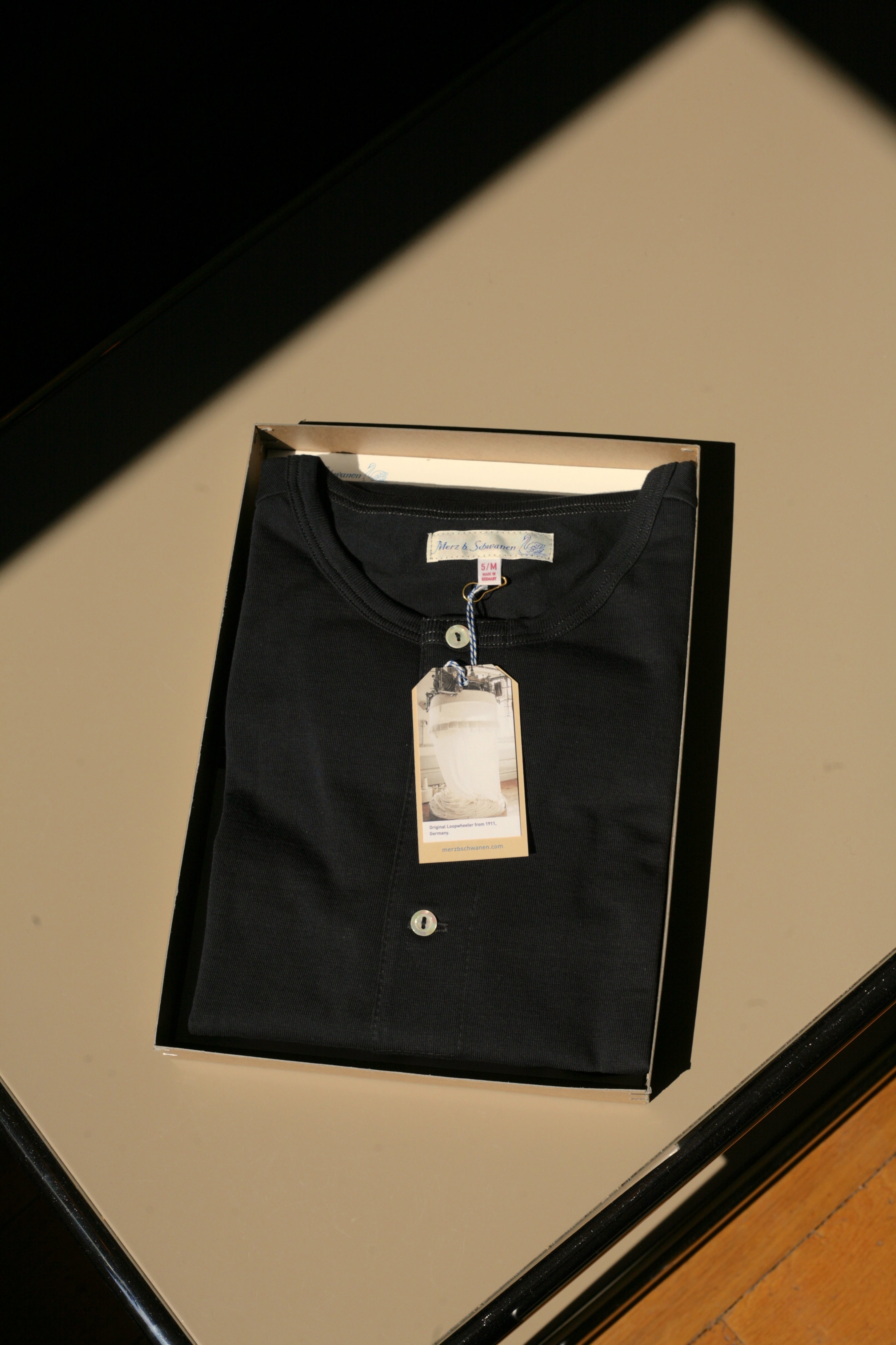 THE ORIGINALS | 207 Loopwheeled Henley 7.2oz Classic Fit in Charcoal