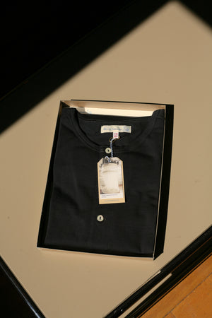 THE ORIGINALS | 207 Loopwheeled Henley 7.2oz Classic Fit in Charcoal