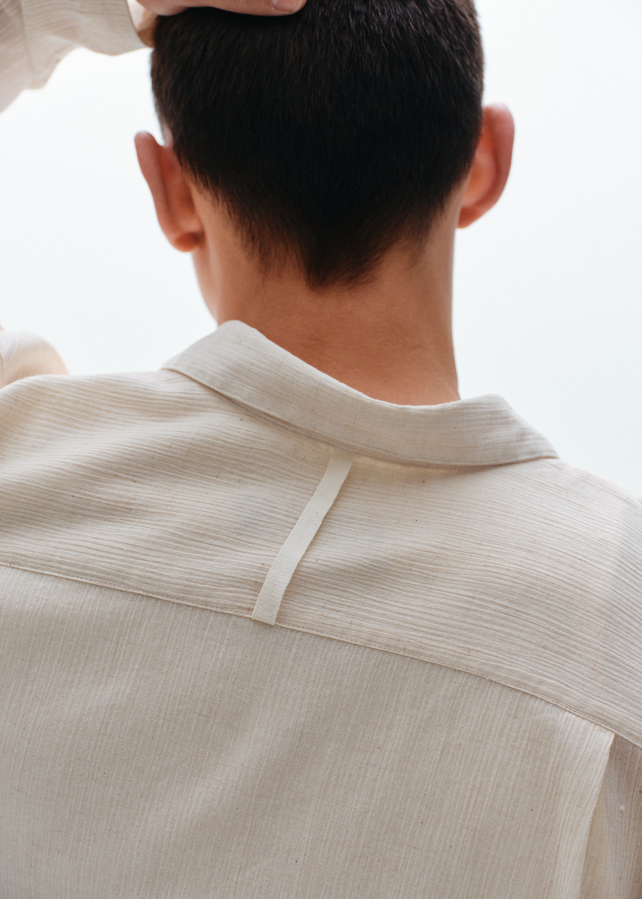 Crinkled crepe relaxed fit shirt | Natural - Tempo