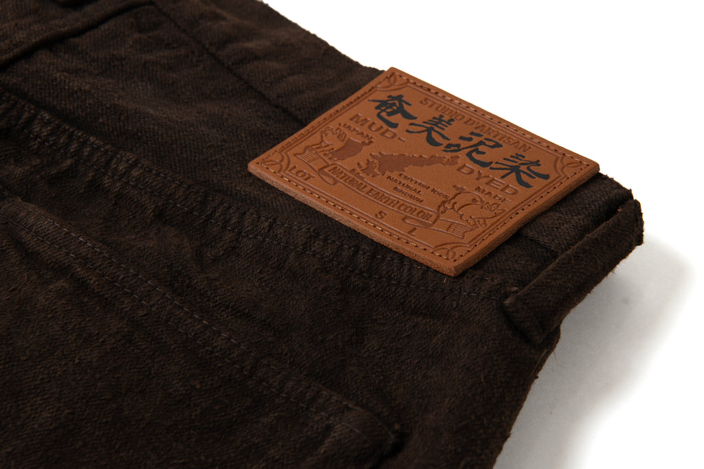 STUDIO D'ARTISAN - Pre-Order: Amami Mud Dyed 15oz. GL3 Selvedge Denim Jeans - Regular Straight - Dark Brown - Tempo