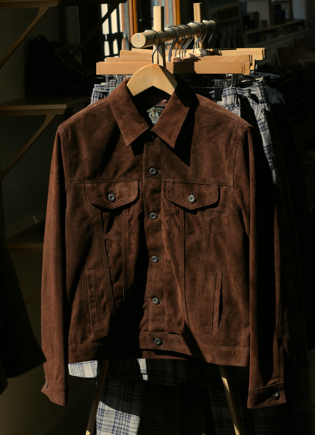 Schokoladenbraune Wildlederjacke aus Pferdeleder Typ III mit Seitentaschen 