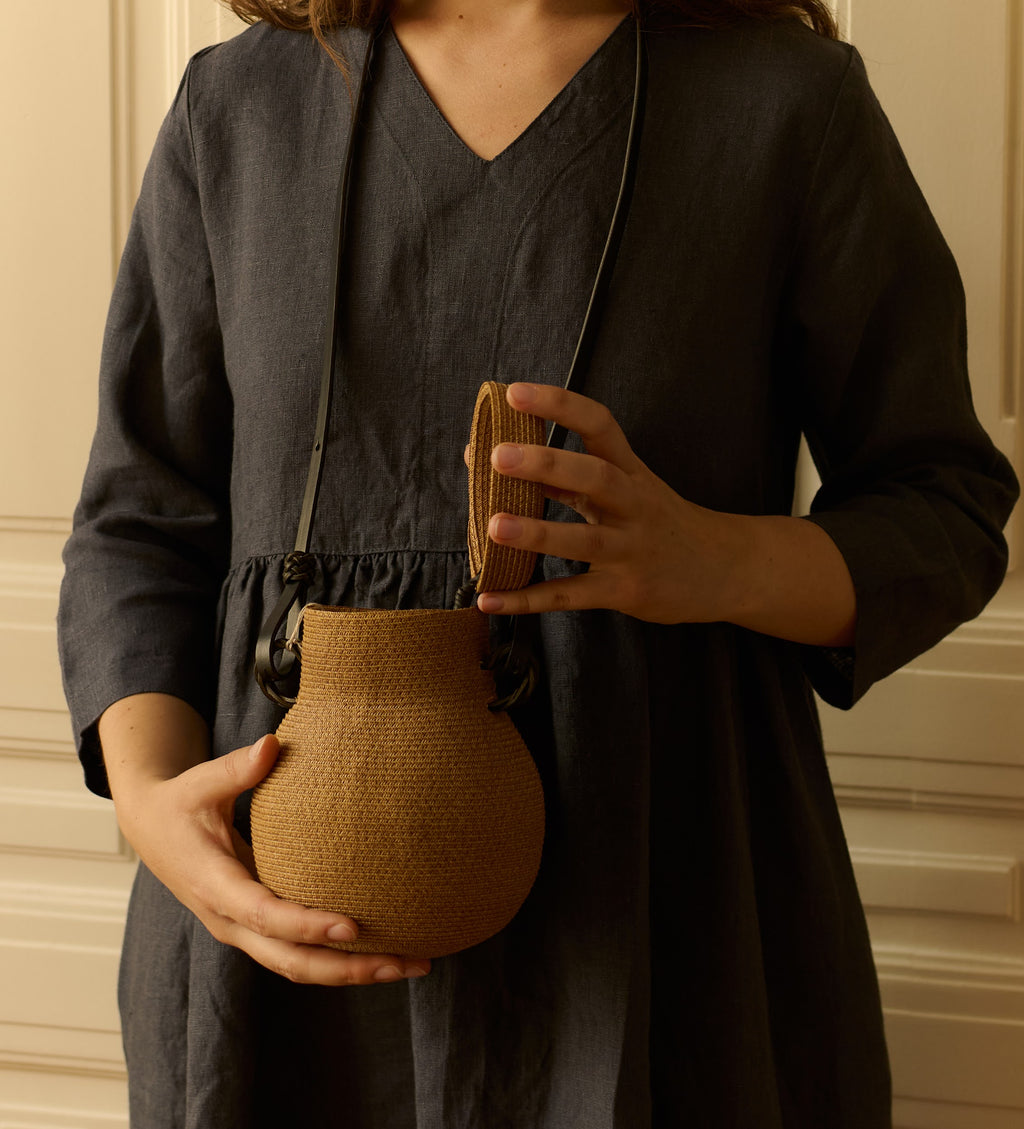 KAMARO'AN - Atomo Straw Braid Bag with Leather Strap and Linen Strap - Tempo