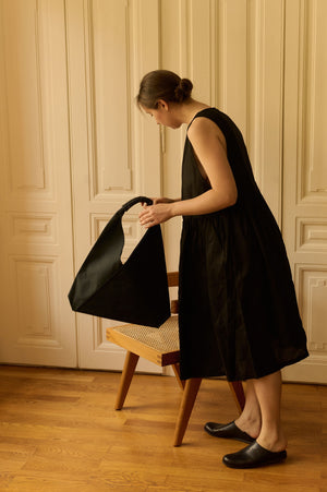Woven Triangle Bag 58cm in Black with Chestnut-Dyed Leather Handle
