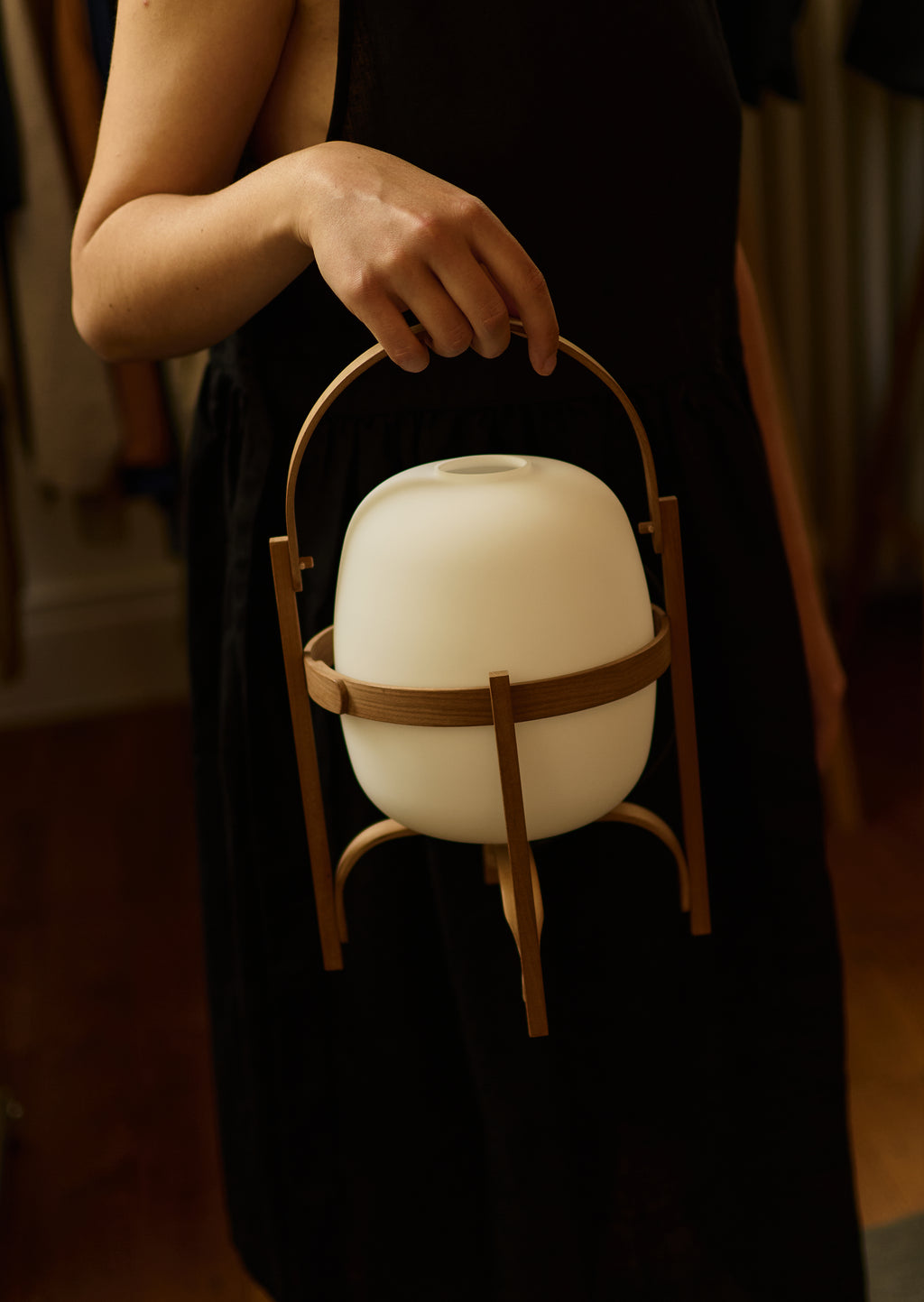 SANTA & COLE - Cestita Cherry Wood Lampshade in White Opal Glass - Tempo