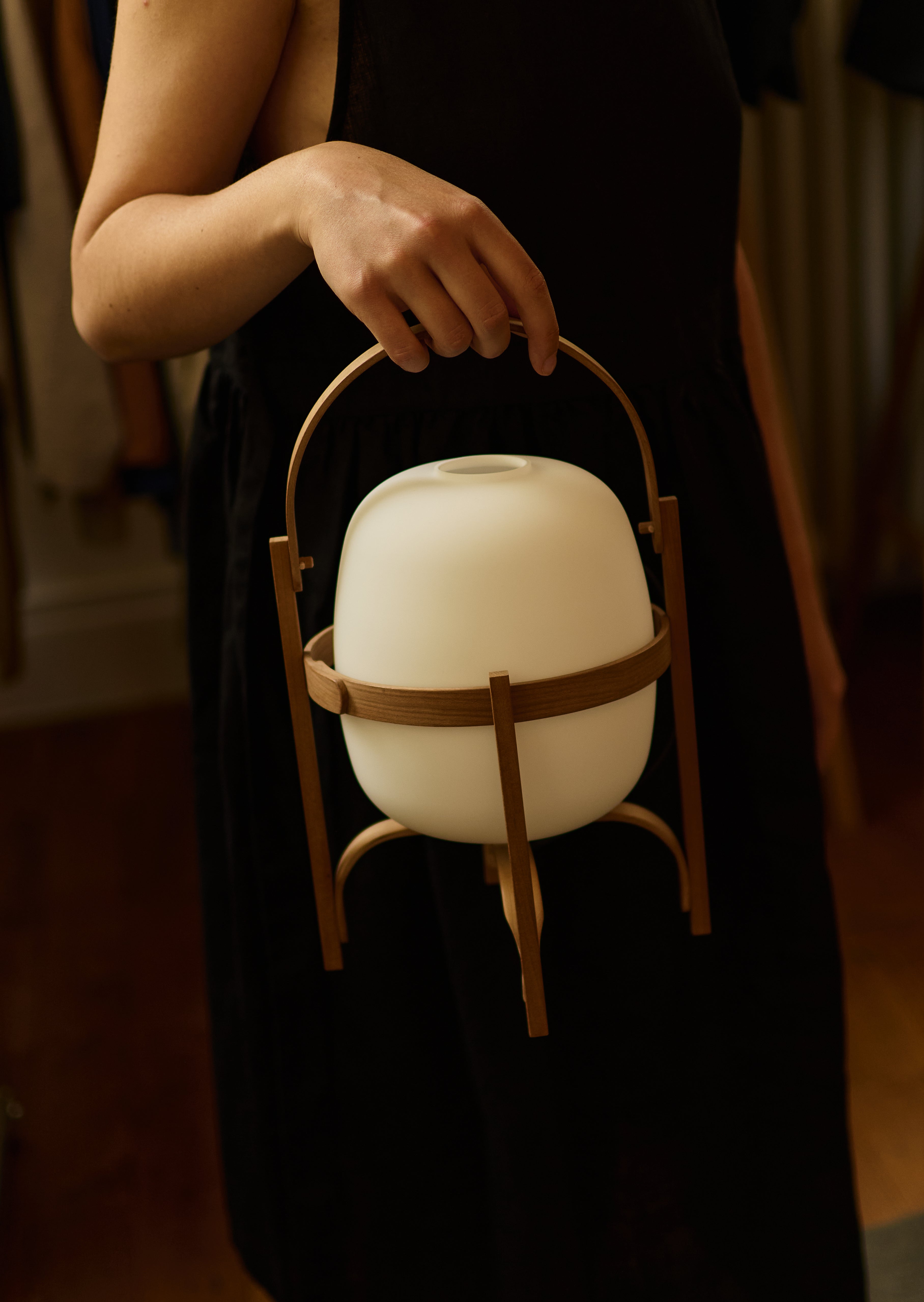 SANTA & COLE - Cestita Cherry Wood Lampshade in White Opal Glass - Tempo