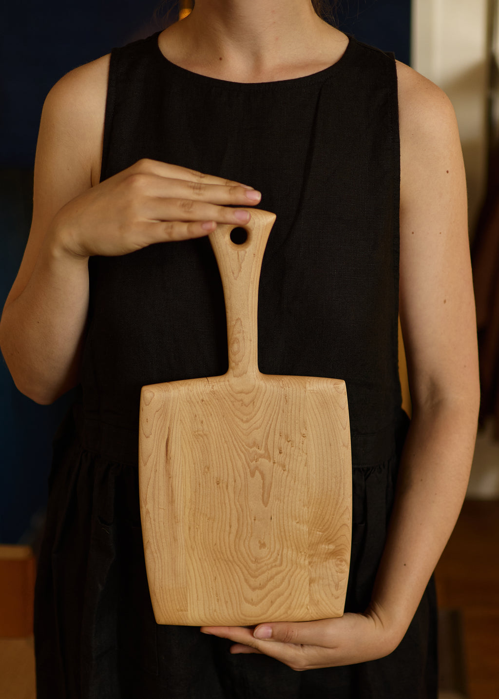 #10 Breadboard with Handle in Birdseye Maple