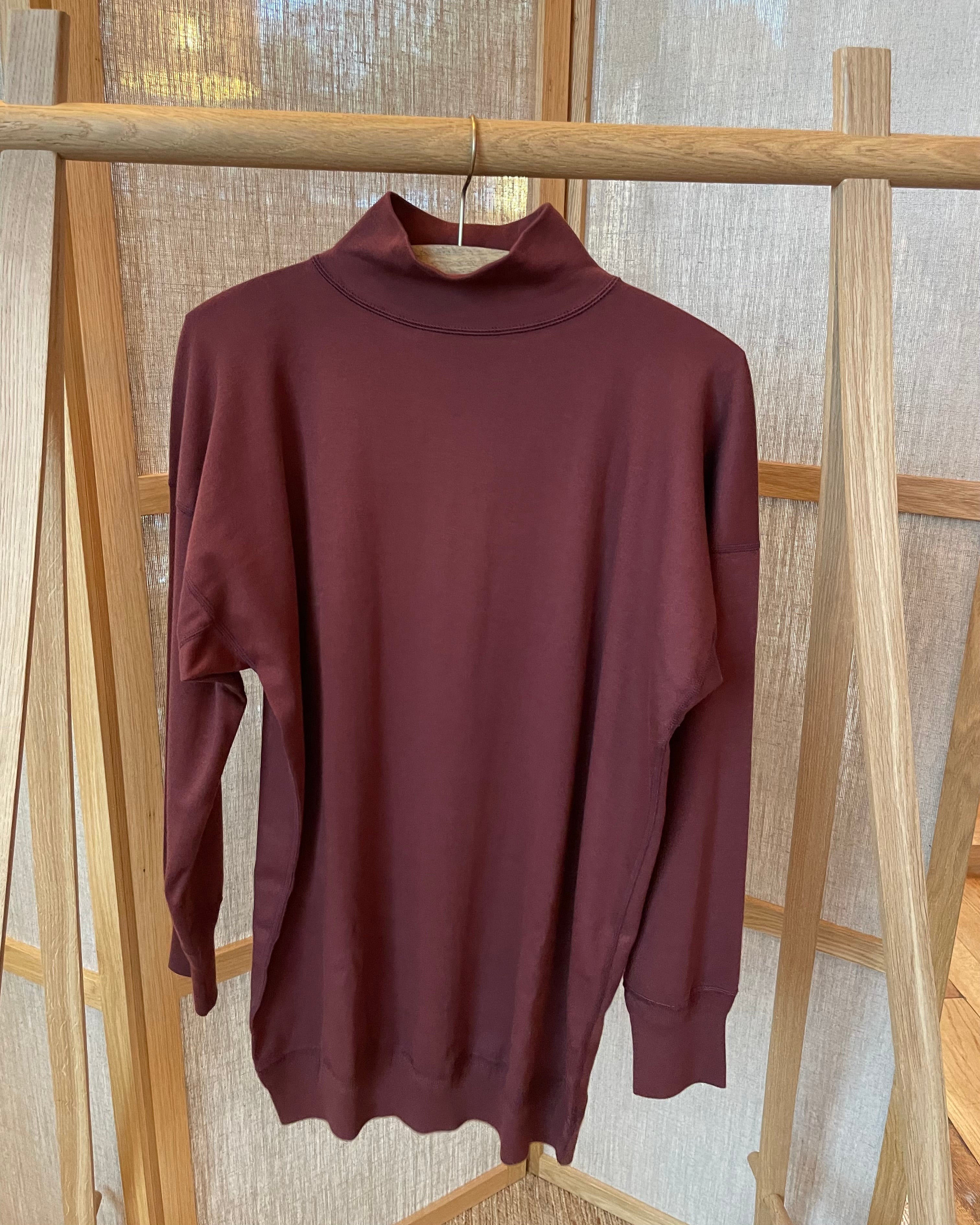 US005 MIL Mock Neck manches longues en acajou 