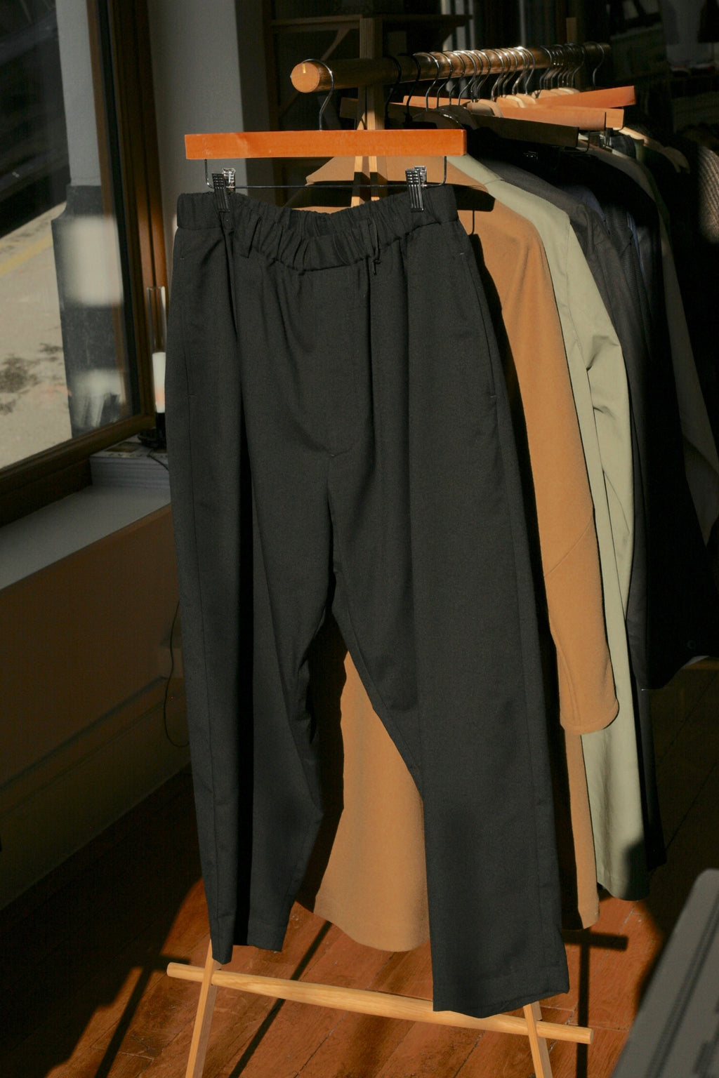 Brushed Wool Gabardine Tapered Pants | Black