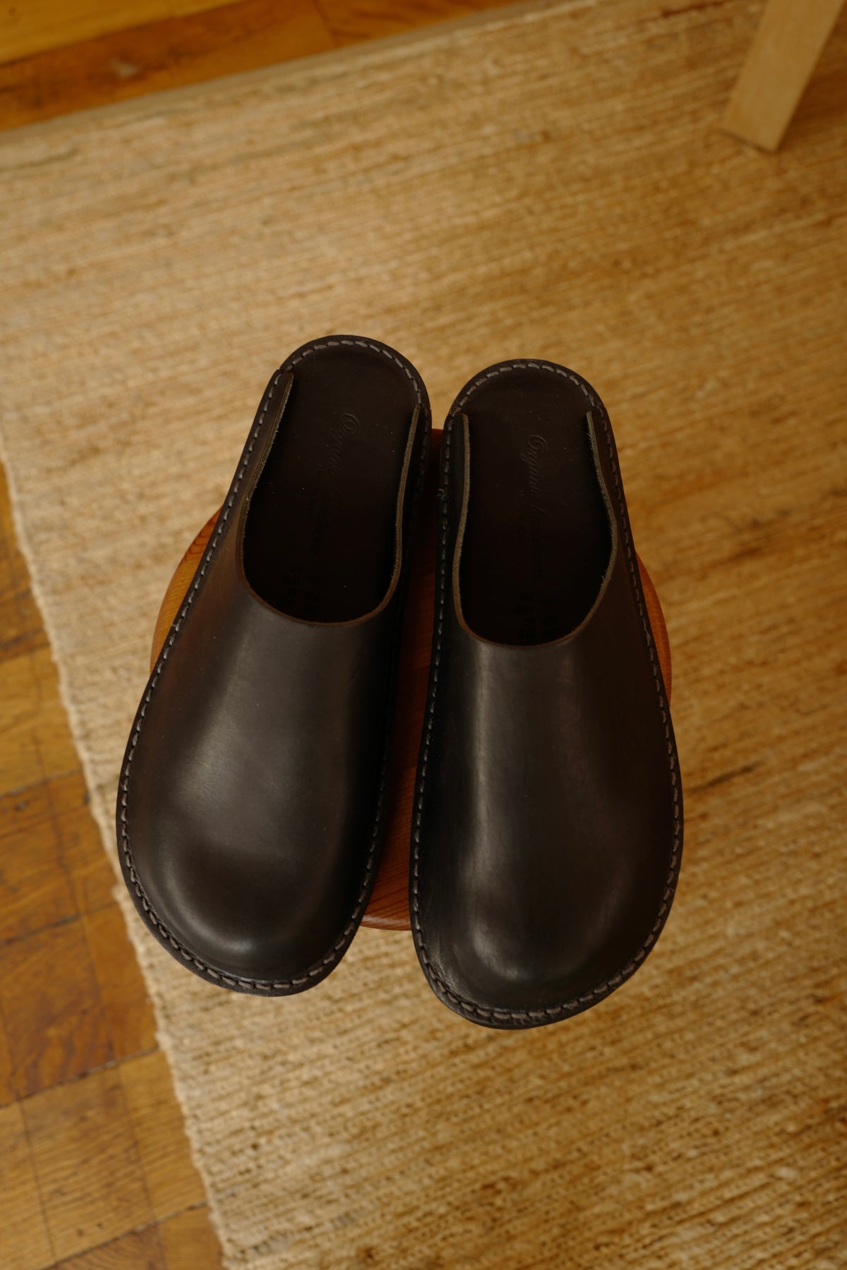 Delft in Oil Black Pull-Up Leather