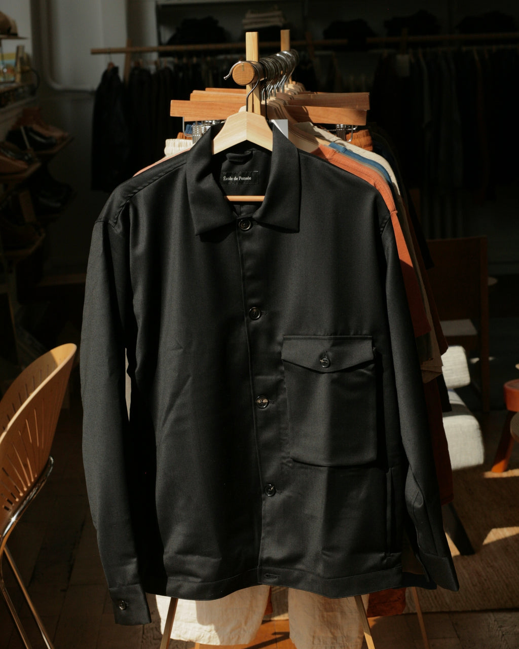 Doppellagiges Woll-Overshirt in Schwarz