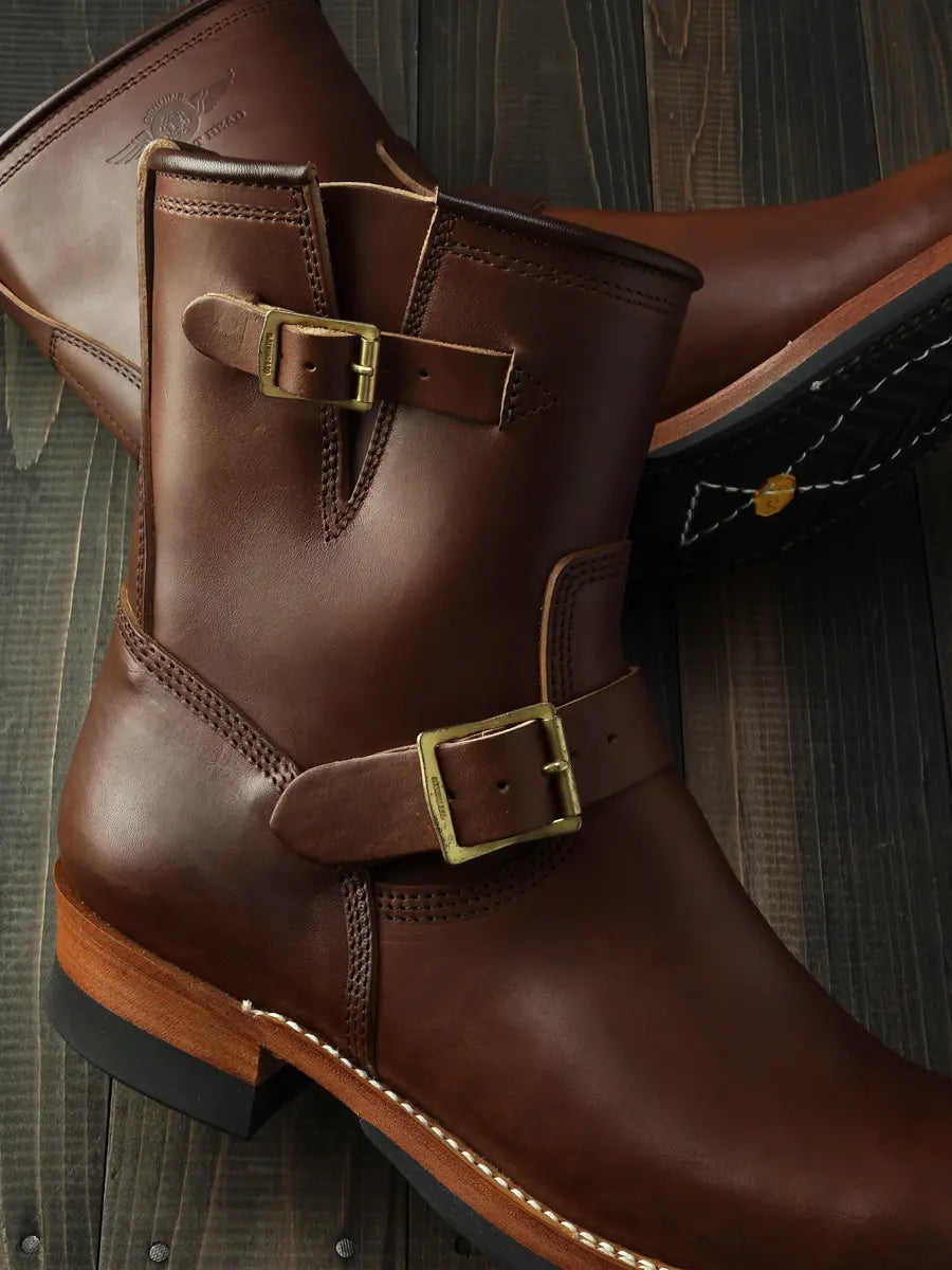 THE FLAT HEAD - Vegetable Tanned Tea-Core Horsehide Engineer Boots in Brown - Tempo