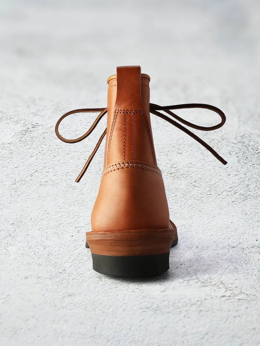 THE FLAT HEAD - Vegetable Tanned Tea-core Horsehide Leather Logger Boots in Beige Natural - Tempo