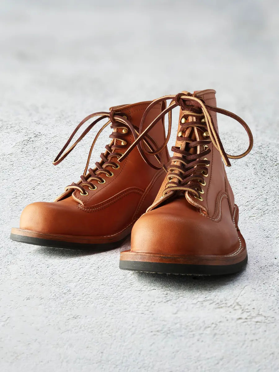 THE FLAT HEAD - Vegetable Tanned Tea-core Horsehide Leather Logger Boots in Beige Natural - Tempo
