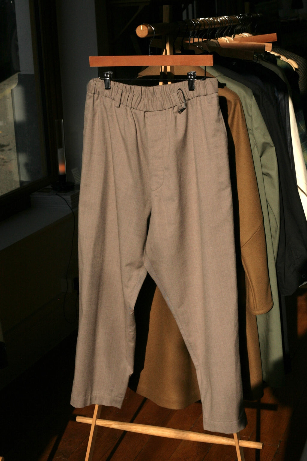 Brushed Wool Gabardine Tapered Pants | Beige