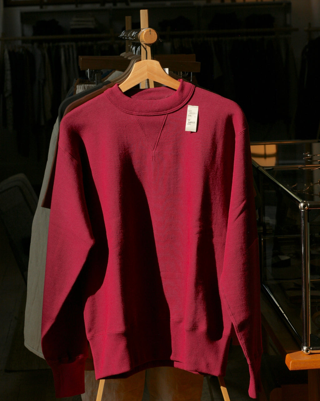 Tsuri-Ami – Loopwheel-Sweatshirt mit eingesetzten Ärmeln in Weinrot 