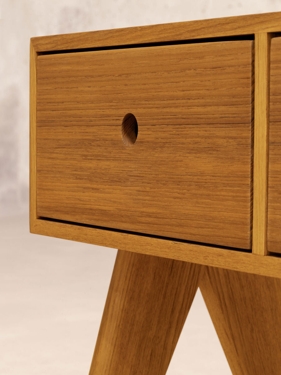 PHANTOM HANDS - Side Table V-Leg - Tempo