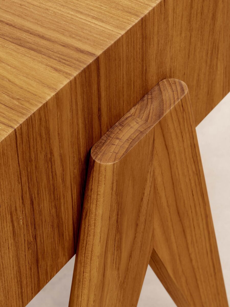 PHANTOM HANDS - Side Table V-Leg - Tempo