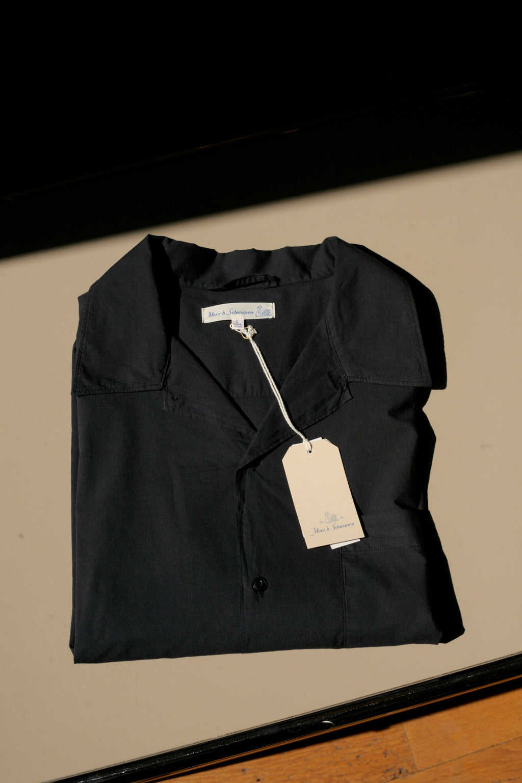 MERZ B. SCHWANEN - Short Sleeve Shirt Light Organic Cotton Poplin Relaxed Fit in Black SHIRT09LP - Tempo